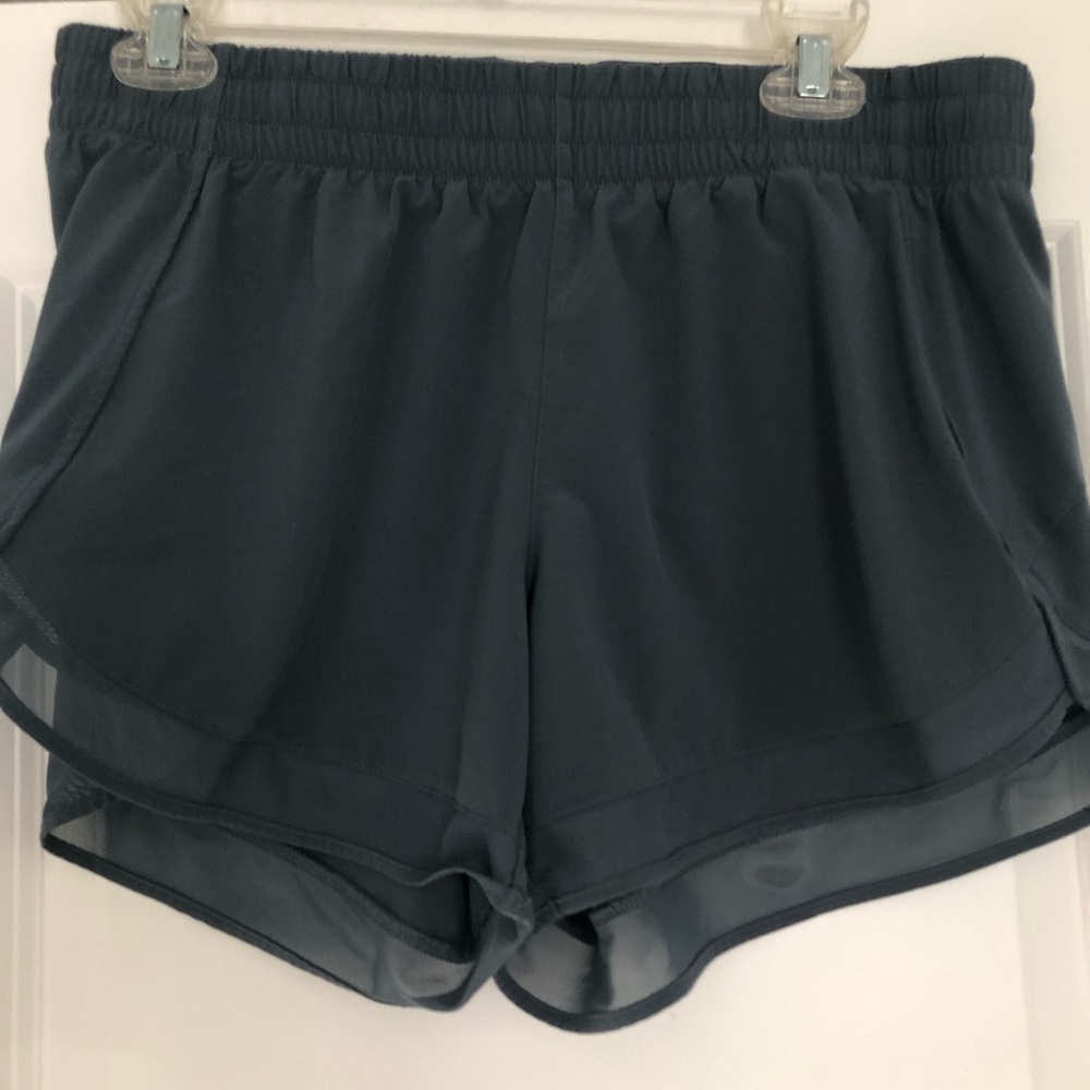 Athleta Mesh Racer Run Mid Rise Shorts - Picture 2 of 5
